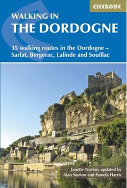 Walking in the Dordogne: 35 walking routes in the Dordogne - Sarlat, Bergerac, Lalinde and Souillac (2nd ed. Feb. 18)